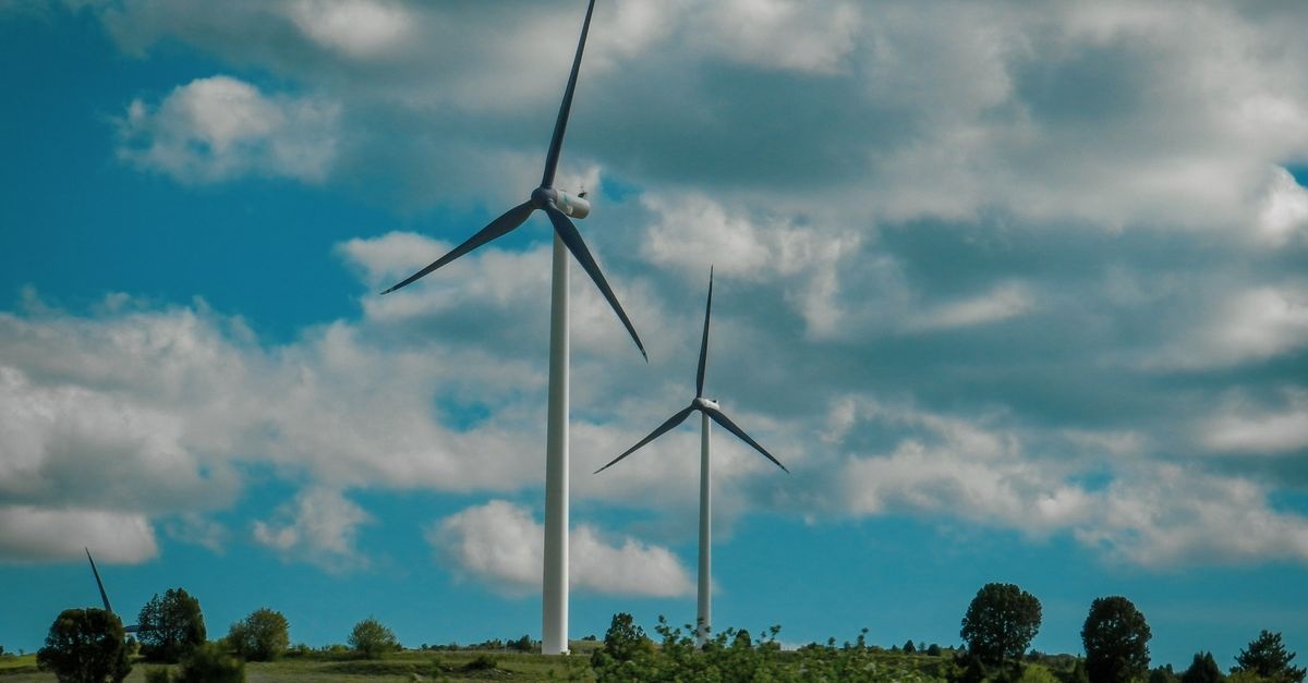 Elektrik Faturanızı Doğayla Azaltın: Yenilenebilir Enerjiyle Tasarruf Etmenin 9 Pratik Yolu