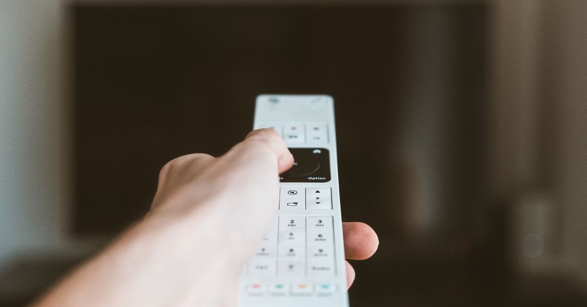 Evde TV ve Ses Ekipmanınızı Aşırı Gerilimden Koruyun: Akıllı ve Uygun Maliyetli Çözümler Rehberi
