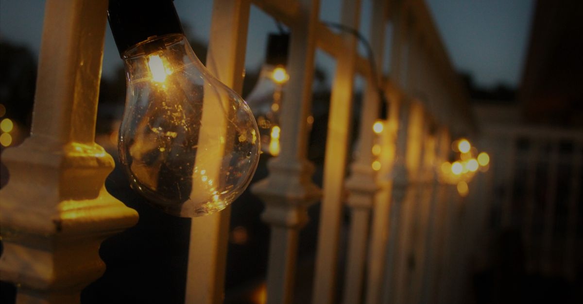 Kablolara Veda: Elektriksiz Balkon Aydınlatmasıyla Akşamlarınıza Sihir Katın